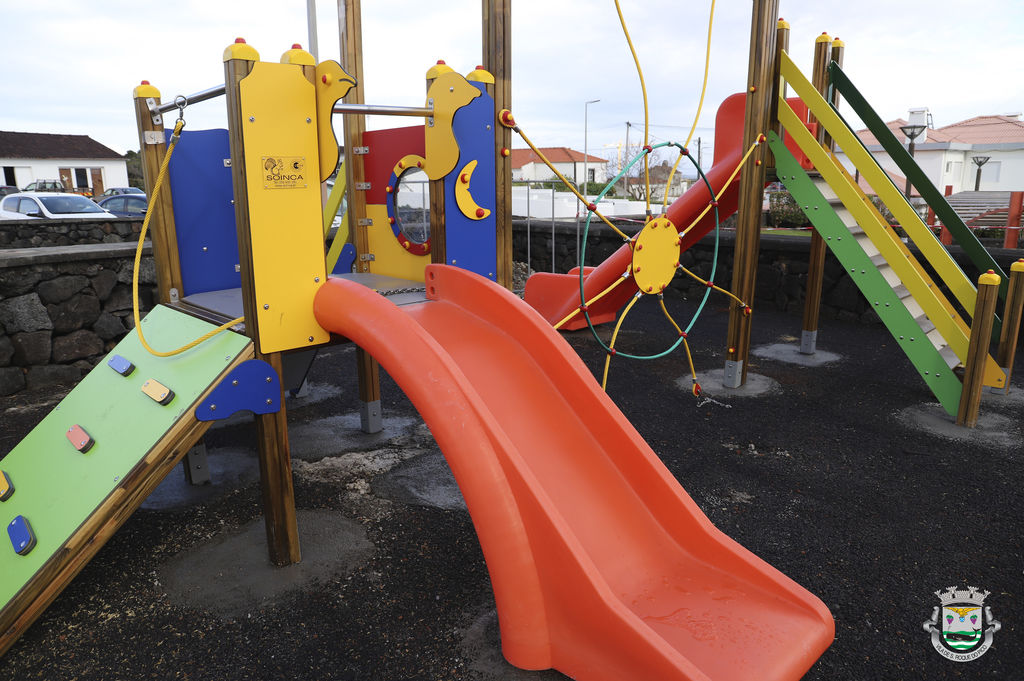 Novo parque Infantil garante segurança e conforto às crianças