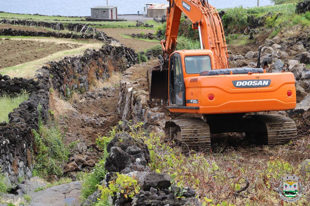 Câmara de São Roque do Pico promove recuperação e reforço do talude de ribeiras da Prainha