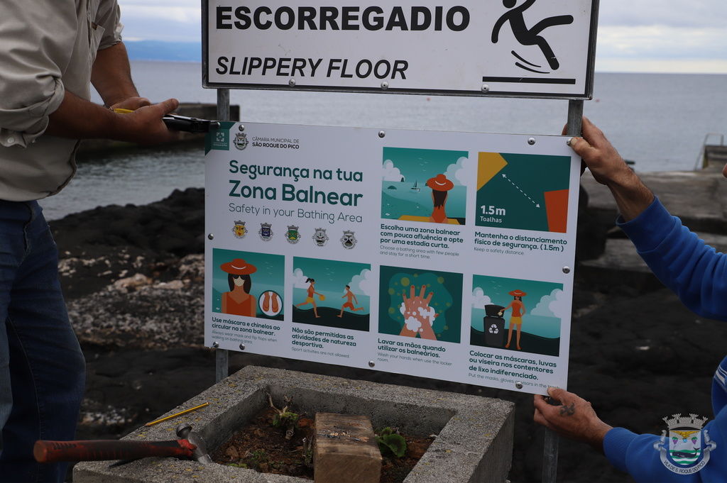 Câmara de São Roque do Pico instala placas informativas com conselhos de prevenção e segurança