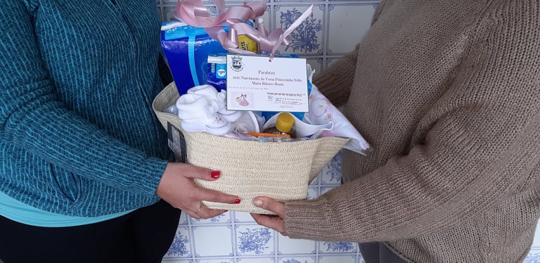 Casais beneficiam de kits de natalidade da Câmara de São Roque do Pico