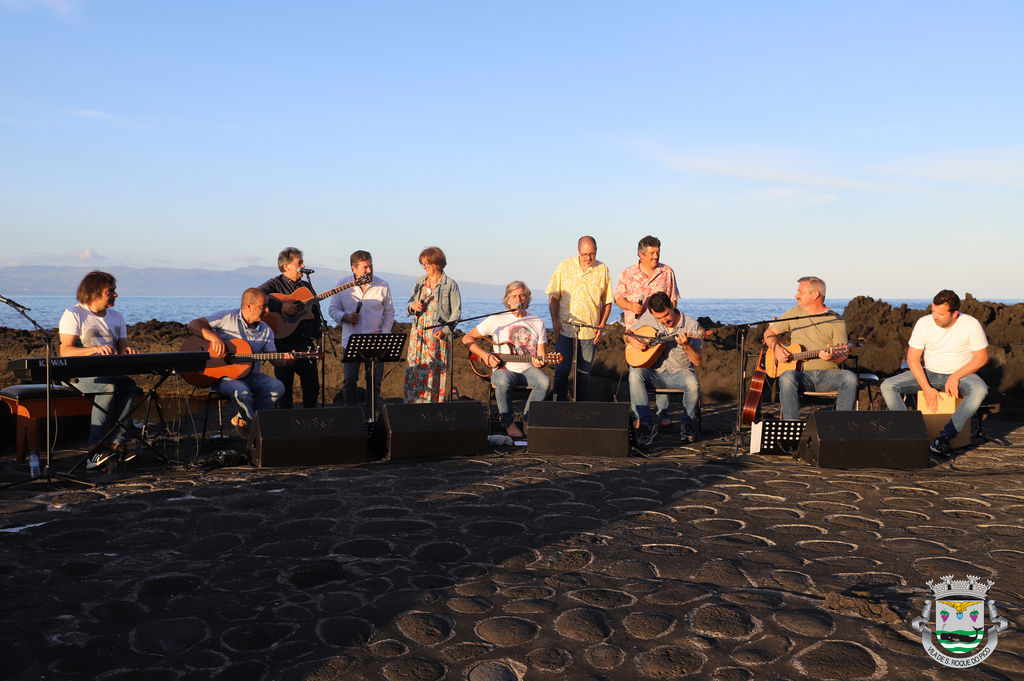 Momento musical "único" na Prainha com os 'Parolos'