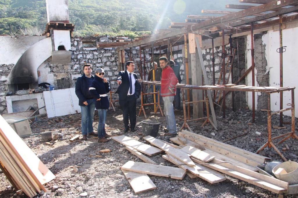 Presidente da autarquia visita obras de remodelação do Salão Paroquial de Santo Amaro