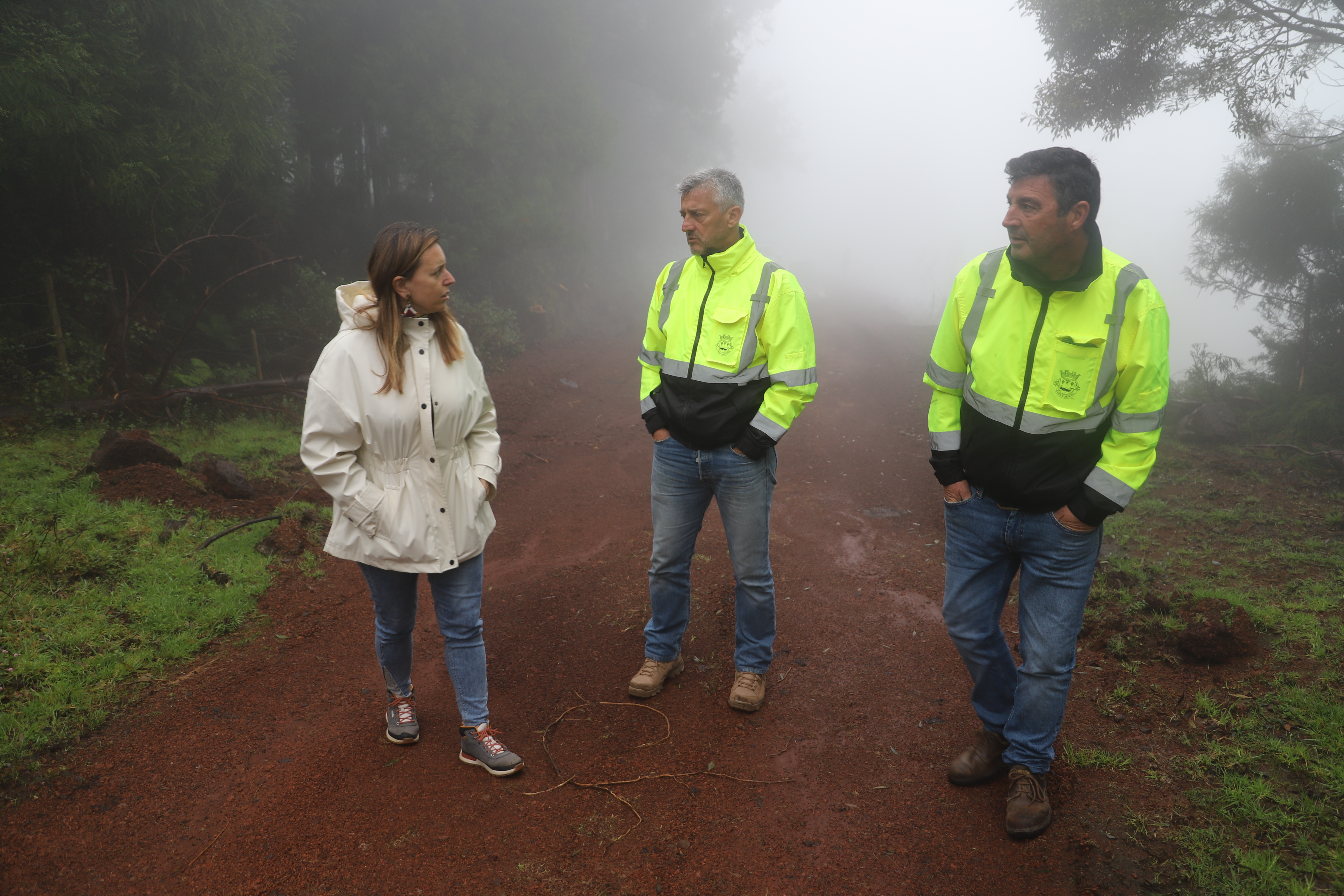 Câmara Municipal de São Roque em parceria com o Serviço Florestal do Pico requalifica o Caminho das Bitáculas 
