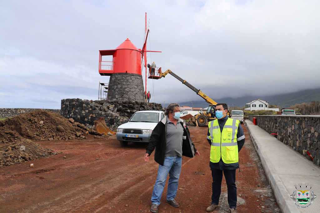Câmara de São Roque do Pico apoia reconstrução de moinho de vento
