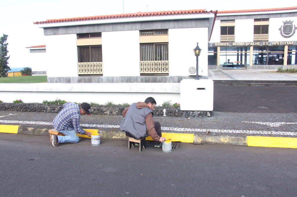 Estacionamento reorganizado junto aos Paços do Concelho