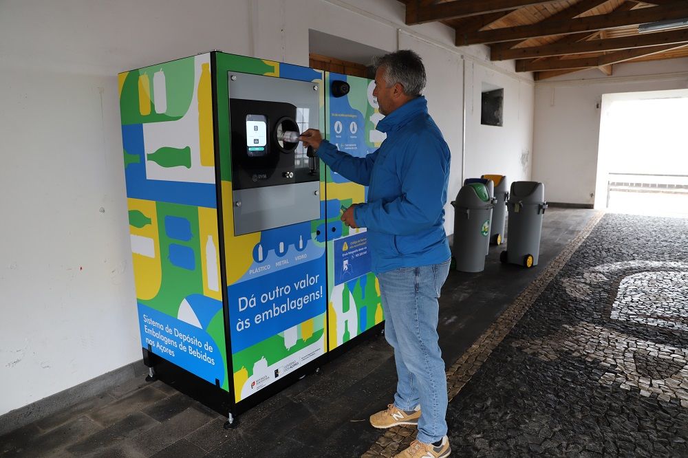 SISTEMA DE DEPÓSITO DE EMBALAGENS NÃO REUTILIZÁVEIS DE BEBIDAS JÁ SE ENCONTRA A FUNCIONAR EM SÃO ROQUE DO PICO