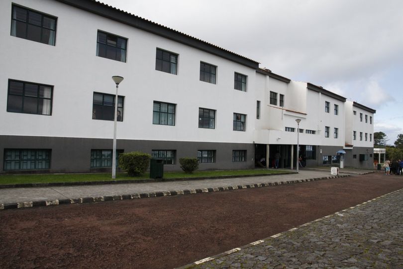 ESCOLA BÁSICA E SECUNDÁRIA DE SÃO ROQUE DO PICO COMEMORA 44 ANOS DE ATIVIDADE